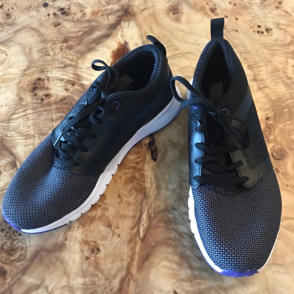 Black Reebox, worn twice